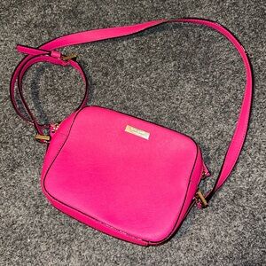HOT PINK KATE SOADE CROSS BODY BAG. New, never used